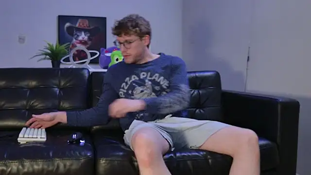 Snapshot of BlueEyedTallGuy94 chatting on October 2025 01:08:02 AM BlueEyedTallGuy94 online show from October 2025 01:08:02 AM