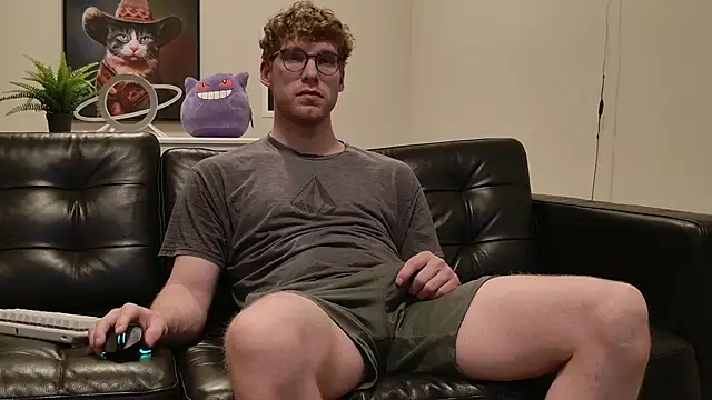 Snapshot of BlueEyedTallGuy94 chatting on October 2025 02:12:01 AM BlueEyedTallGuy94 online show from October 2025 02:12:01 AM