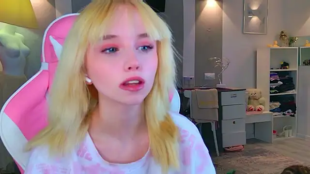 b4by LoL1 online show from February 2026 07:25:02 AM