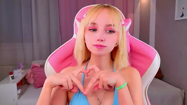 b4by LoL1 online show from February 2026 01:32:02 PM