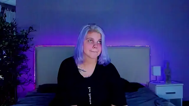 Snapshot of JoannLowe chatting on December 2024 01:14:01 AM JoannLowe online show from December 2024 01:14:01 AM