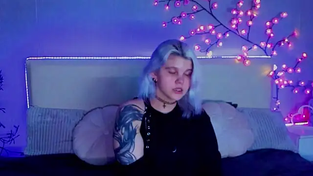 JoannLowe online show from September 2025 07:04:01 PM