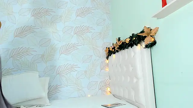 TianaReedd online show from December 2024 05:04:02 PM