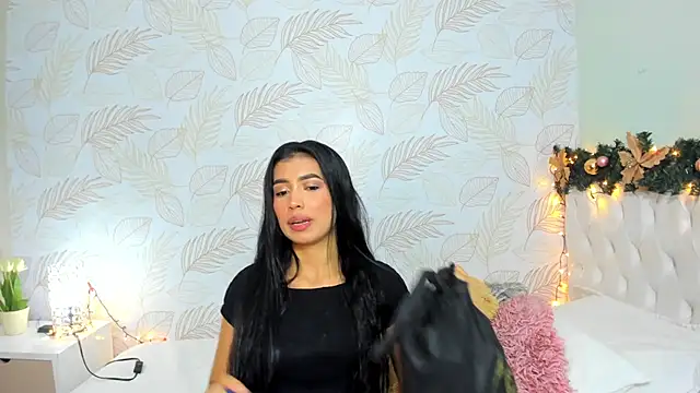 TianaReedd online show from December 2024 12:01:01 PM