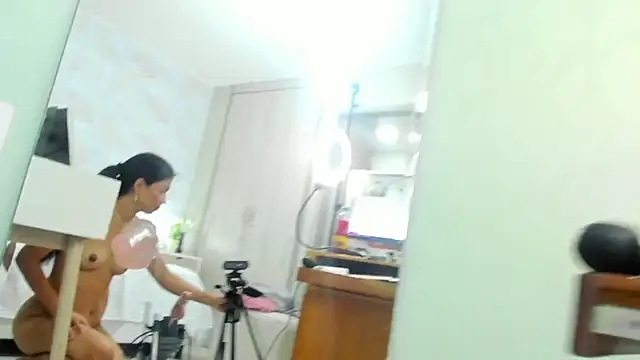 TianaReedd online show from December 2024 03:52:01 PM