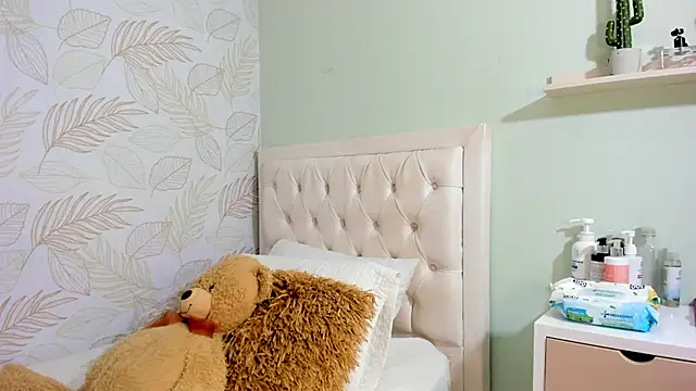 TianaReedd online show from February 2025 01:02:01 PM