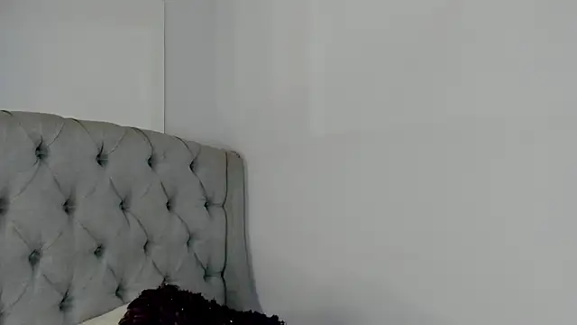 TianaReedd online show from September 2025 12:18:02 PM