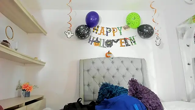 TianaReedd online show from October 2025 12:17:02 PM