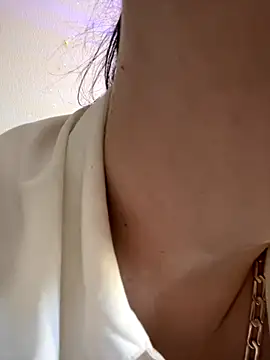 Evelinia online show from September 2025 12:53:01 PM