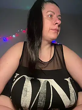 Evelinia online show from April 2026 03:12:01 PM