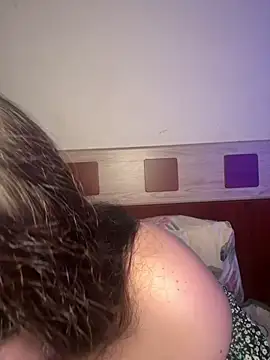 Evelinia online show from May 2026 03:30:02 PM
