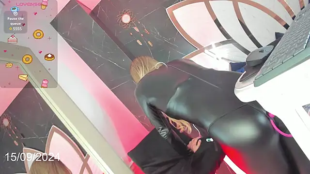 Snapshot of nayshalopestss chatting on December 2024 01:11:02 PM nayshalopestss online show from December 2024 01:11:02 PM