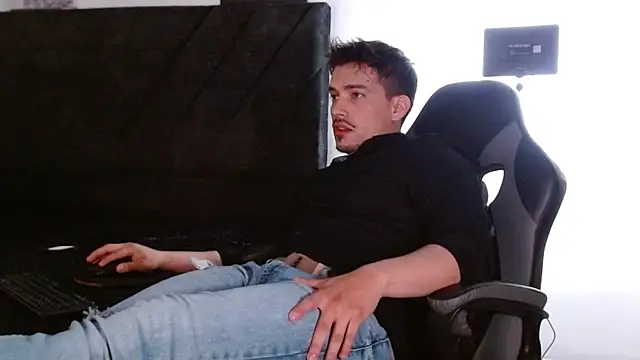 Ian Daviz online show from April 2026 08:45:02 PM