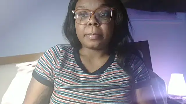 Snapshot of YaraBrynnn chatting on November 2025 08:24:01 AM YaraBrynnn online show from November 2025 08:24:01 AM