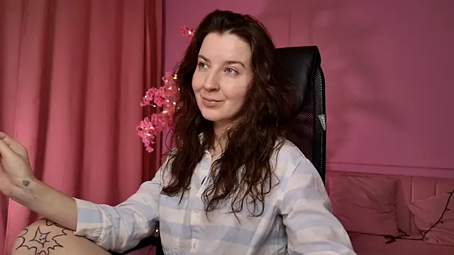 JackieByrd online show from September 2025 01:22:01 PM