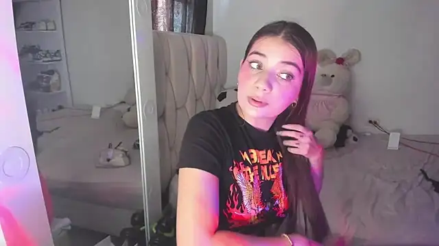 KittyKlum online show from April 2026 06:35:01 PM