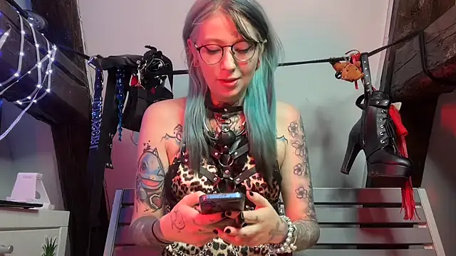 coyemoo online show from November 2025 09:31:02 AM