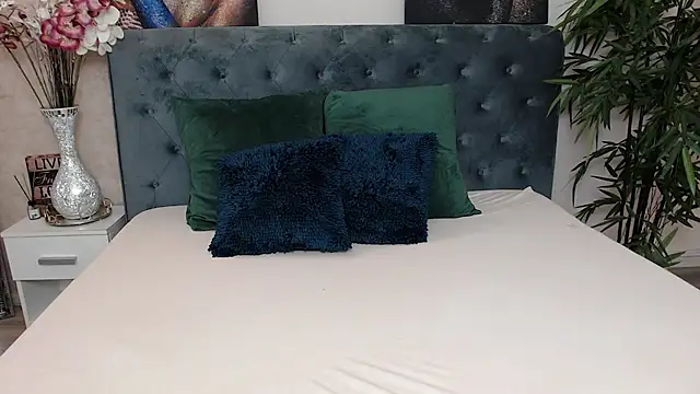 MissJuliax online show from January 2025 06:59:01 AM