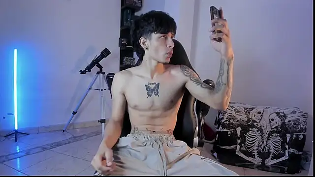 Snakebutterfly online show from October 2025 06:03:01 AM