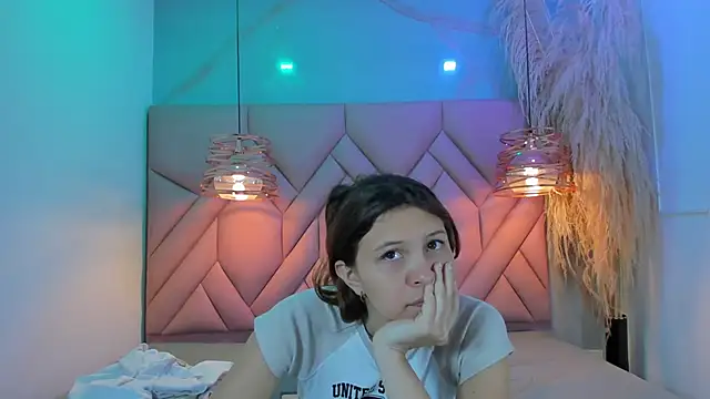 Snapshot of AngelaaCute_ chatting on December 2024 12:16:02 PM AngelaaCute online show from December 2024 12:16:02 PM