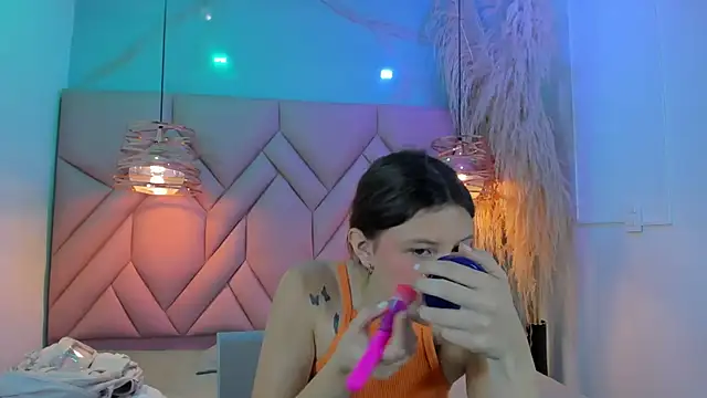 Snapshot of AngelaaCute_ chatting on December 2024 12:08:02 PM AngelaaCute online show from December 2024 12:08:02 PM