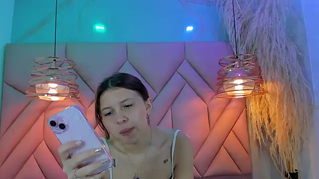 Snapshot of AngelaaCute_ chatting on December 2024 12:22:02 PM AngelaaCute online show from December 2024 12:22:02 PM