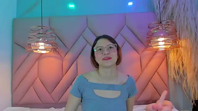 Snapshot of AngelaaCute_ chatting on December 2024 02:54:01 PM AngelaaCute online show from December 2024 02:54:01 PM