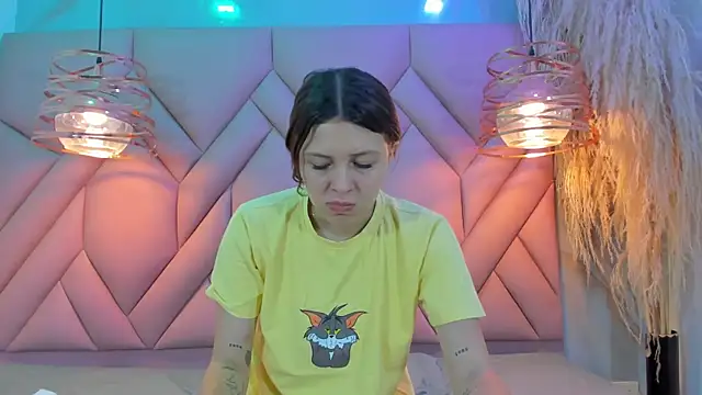 Snapshot of AngelaaCute_ chatting on December 2024 12:13:02 PM AngelaaCute online show from December 2024 12:13:02 PM