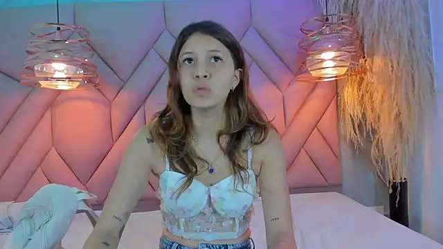 Snapshot of AngelaaCute_ chatting on December 2024 12:15:01 PM AngelaaCute online show from December 2024 12:15:01 PM