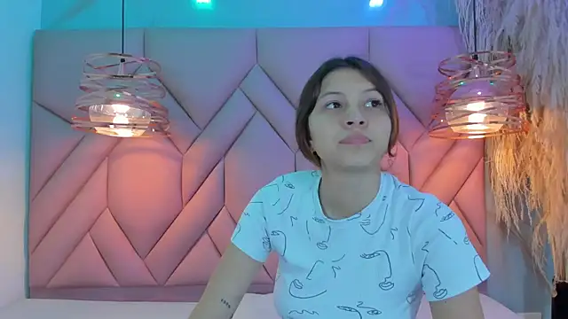 Snapshot of AngelaaCute_ chatting on January 2025 11:58:02 AM AngelaaCute online show from January 2025 11:58:02 AM