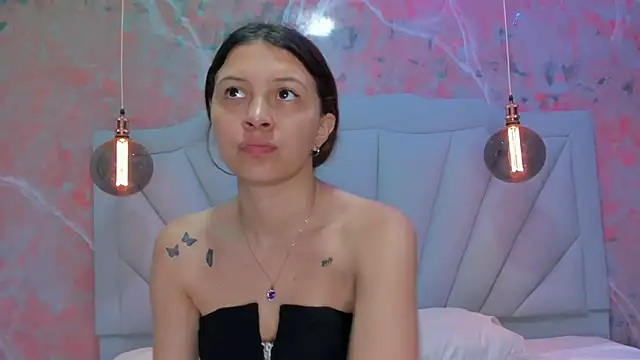 Snapshot of AngelaaCute_ chatting on January 2025 12:19:02 PM AngelaaCute online show from January 2025 12:19:02 PM