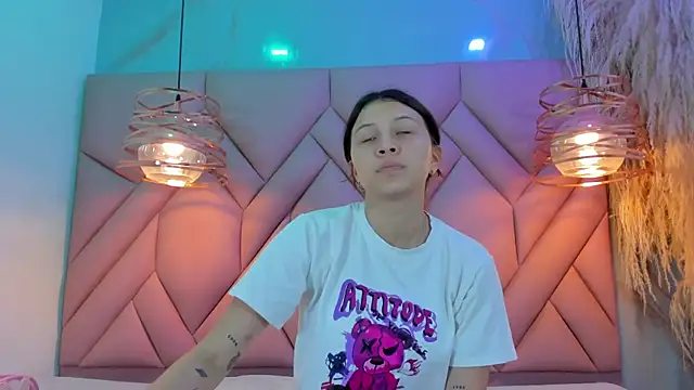 Snapshot of AngelaaCute_ chatting on January 2025 11:33:01 AM AngelaaCute online show from January 2025 11:33:01 AM