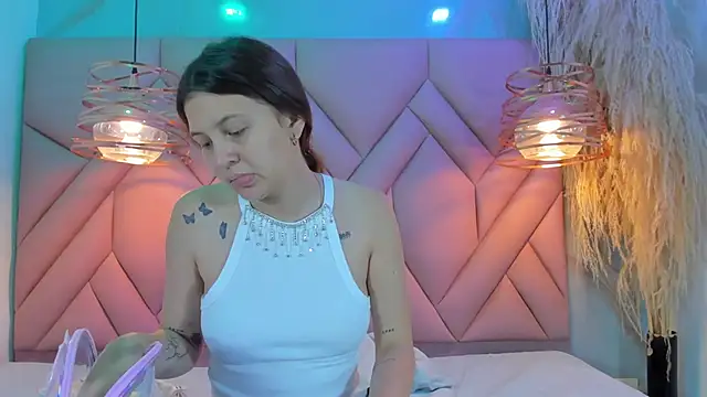 Snapshot of AngelaaCute_ chatting on January 2025 11:50:02 AM AngelaaCute online show from January 2025 11:50:02 AM