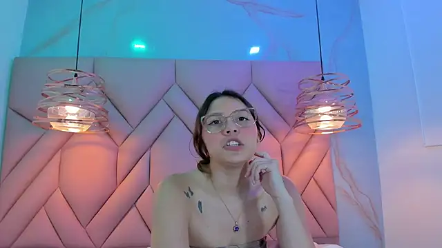 Snapshot of AngelaaCute_ chatting on January 2025 12:07:02 PM AngelaaCute online show from January 2025 12:07:02 PM