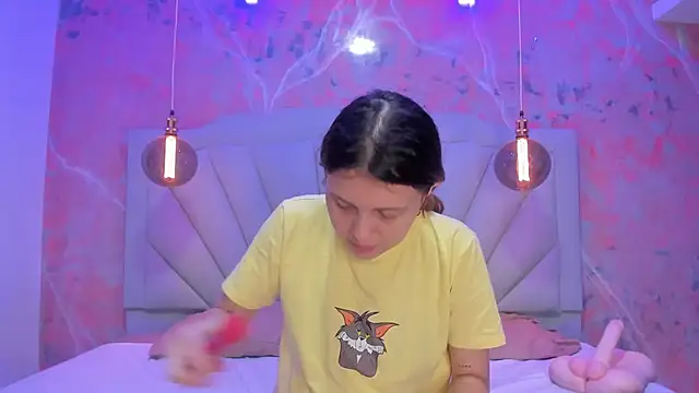 Snapshot of AngelaaCute_ chatting on January 2025 12:27:01 PM AngelaaCute online show from January 2025 12:27:01 PM