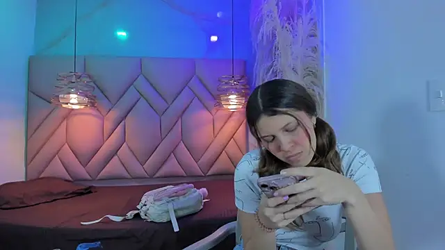 Snapshot of AngelaaCute_ chatting on February 2025 12:28:01 PM AngelaaCute online show from February 2025 12:28:01 PM