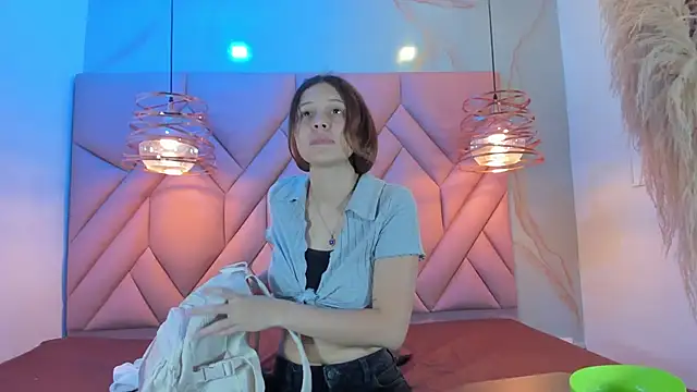 Snapshot of AngelaaCute_ chatting on February 2025 12:52:02 PM AngelaaCute online show from February 2025 12:52:02 PM