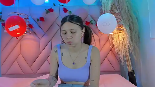 Snapshot of AngelaaCute_ chatting on February 2025 12:27:01 PM AngelaaCute online show from February 2025 12:27:01 PM