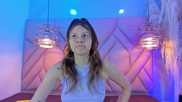 Snapshot of AngelaaCute_ chatting on February 2025 12:14:02 PM AngelaaCute online show from February 2025 12:14:02 PM