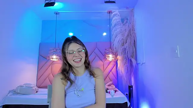 Snapshot of AngelaaCute_ chatting on February 2025 03:19:01 PM AngelaaCute online show from February 2025 03:19:01 PM