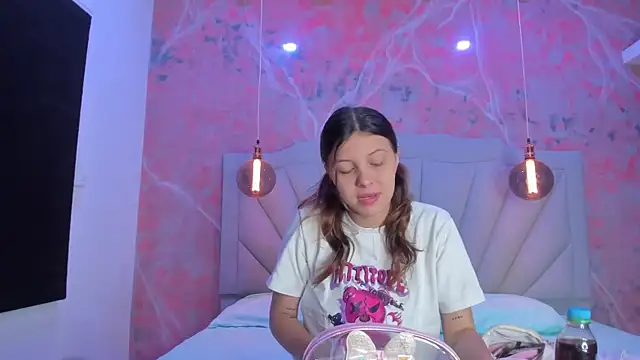 Snapshot of AngelaaCute_ chatting on February 2025 12:23:02 PM AngelaaCute online show from February 2025 12:23:02 PM