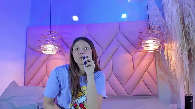 Snapshot of AngelaaCute_ chatting on March 2025 12:12:01 PM AngelaaCute online show from March 2025 12:12:01 PM