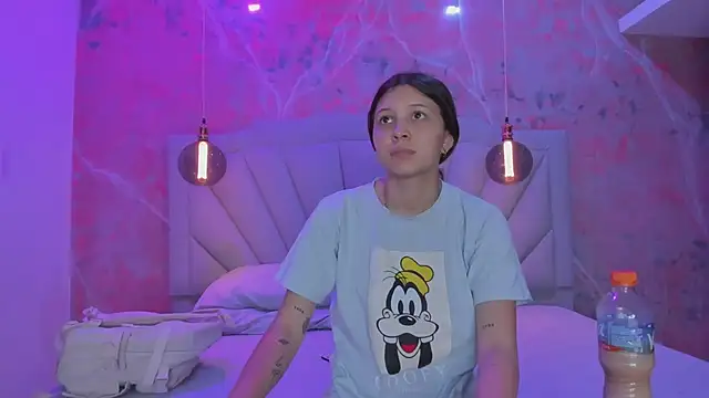 Snapshot of AngelaaCute_ chatting on March 2025 12:02:02 PM AngelaaCute online show from March 2025 12:02:02 PM