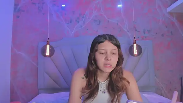 Snapshot of AngelaaCute_ chatting on March 2025 12:11:01 PM AngelaaCute online show from March 2025 12:11:01 PM