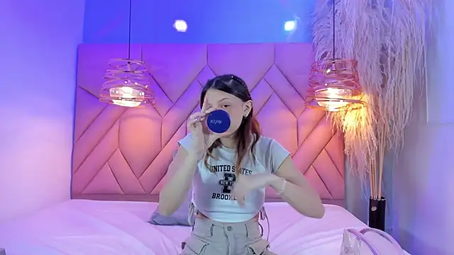 Snapshot of AngelaaCute_ chatting on March 2025 12:06:02 PM AngelaaCute online show from March 2025 12:06:02 PM