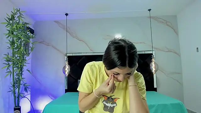 Snapshot of AngelaaCute_ chatting on September 2025 12:05:02 PM AngelaaCute online show from September 2025 12:05:02 PM