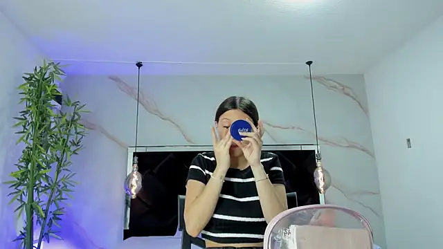 Snapshot of AngelaaCute_ chatting on September 2025 12:29:02 PM AngelaaCute online show from September 2025 12:29:02 PM