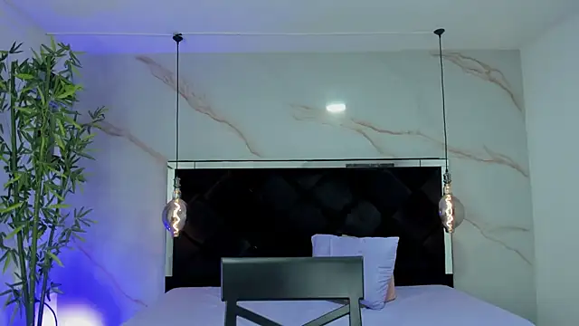 Snapshot of AngelaaCute_ chatting on September 2025 12:18:01 PM AngelaaCute online show from September 2025 12:18:01 PM