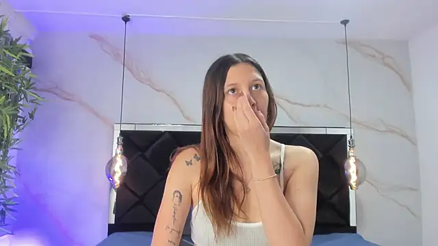 Snapshot of AngelaaCute_ chatting on October 2025 12:16:02 PM AngelaaCute online show from October 2025 12:16:02 PM