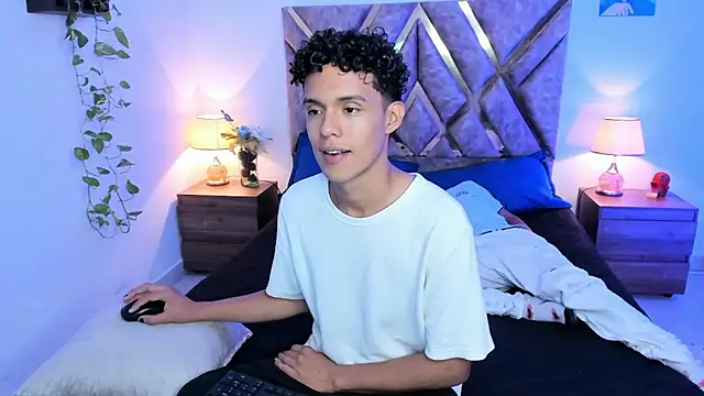 nickolas moon online show from October 2025 10:07:01 PM